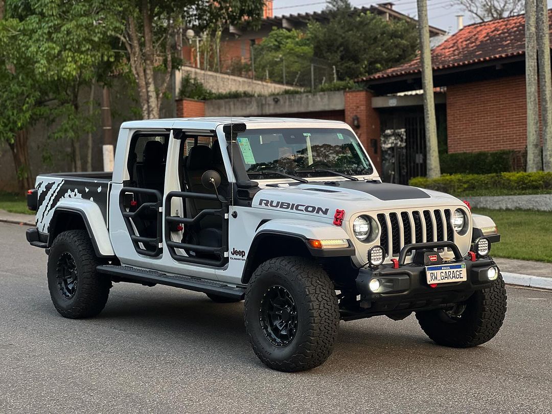 jeep gladiator - branco, customizado (10)