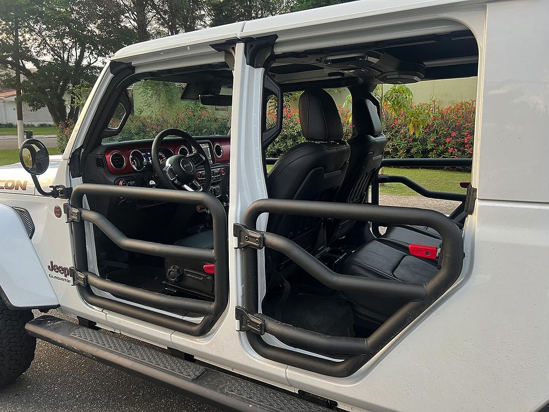 jeep gladiator - branco, customizado (3)