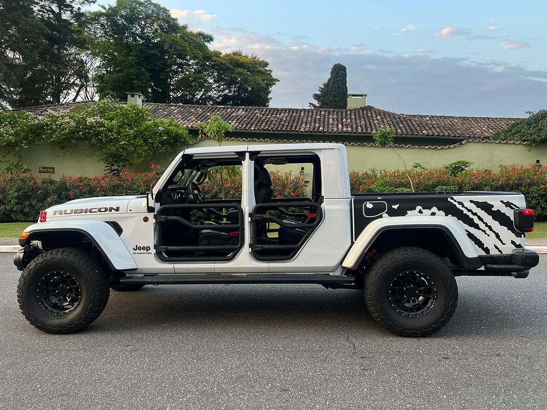 jeep gladiator - branco, customizado (4)