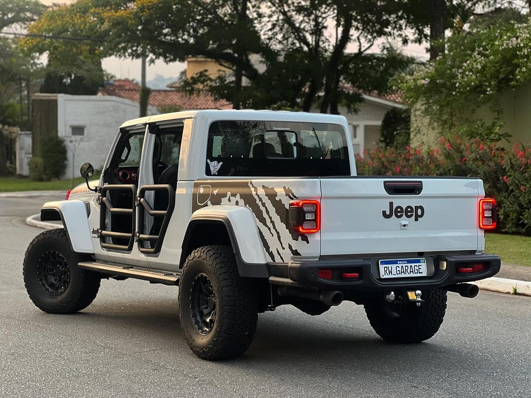 jeep gladiator - branco, customizado (6)