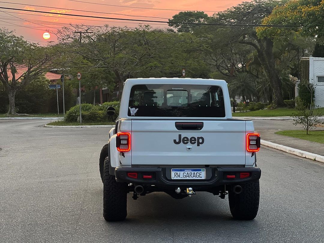 jeep gladiator - branco, customizado (9)