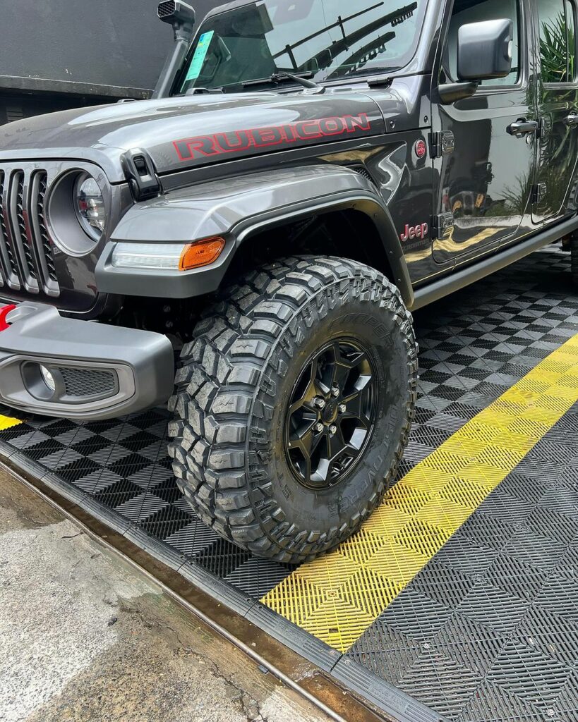 roda de jeep gladiator preto